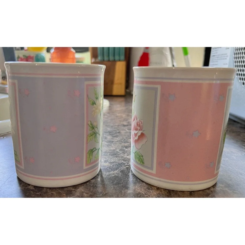 Pair of vintage Lefton china coffee‎ mugs Roses Daisies 1980's pastels